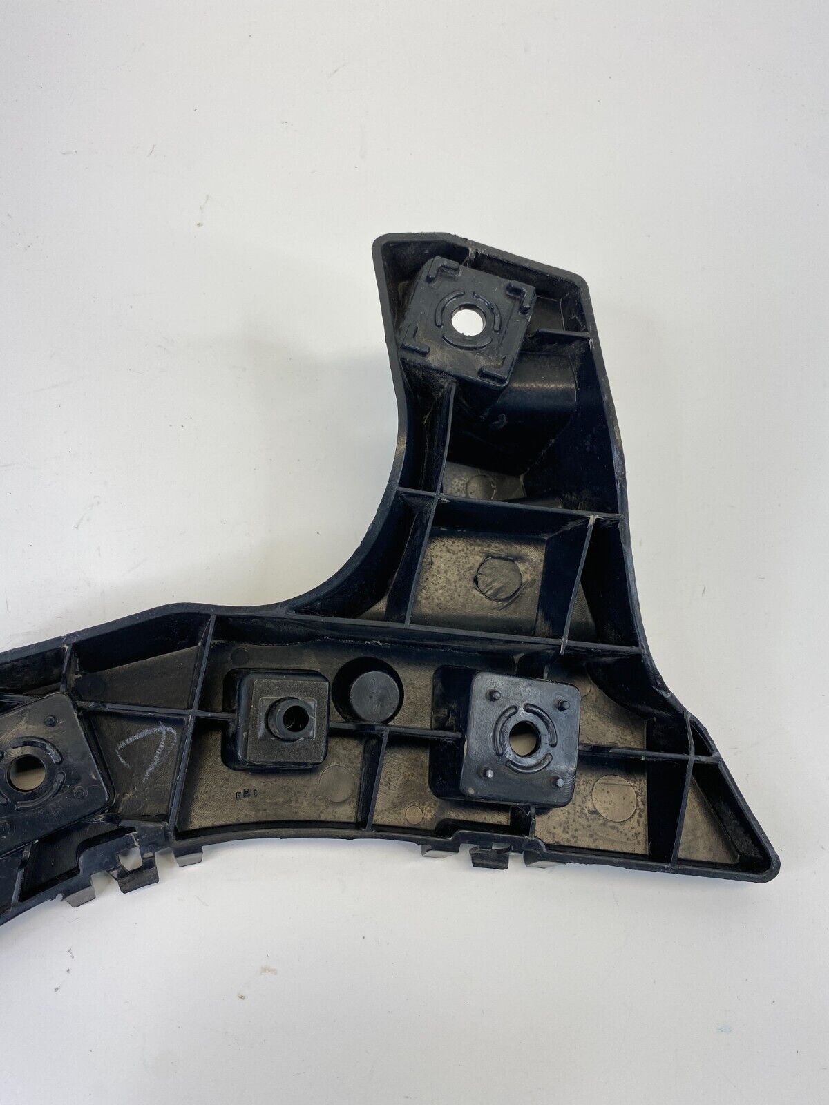 2013-2019 Ford Fusion Rear Right Side Bumper Bracket Mount DS73-17A881-AE OEM