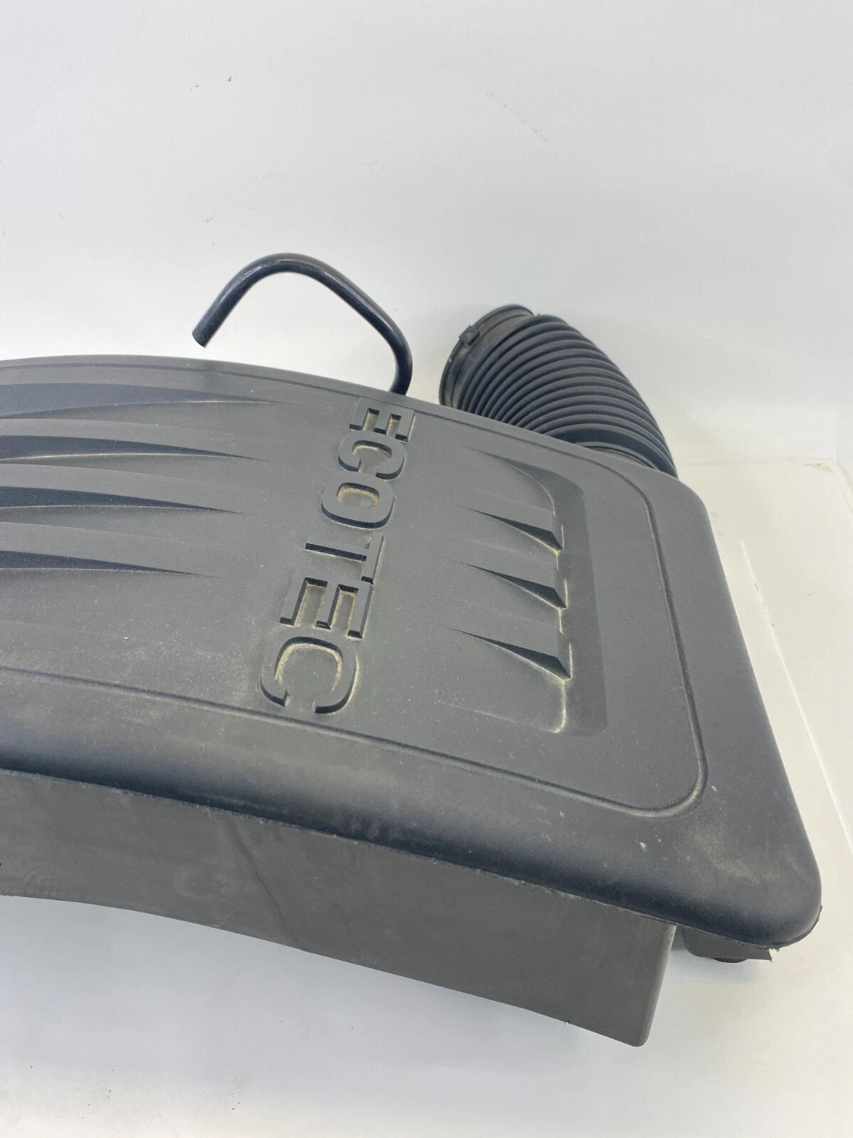 10-17 CHEVROLET EQUINOX 2.4L AIR INTAKE RESONATOR OUTLET DUCT HOSE 20920721 OEM