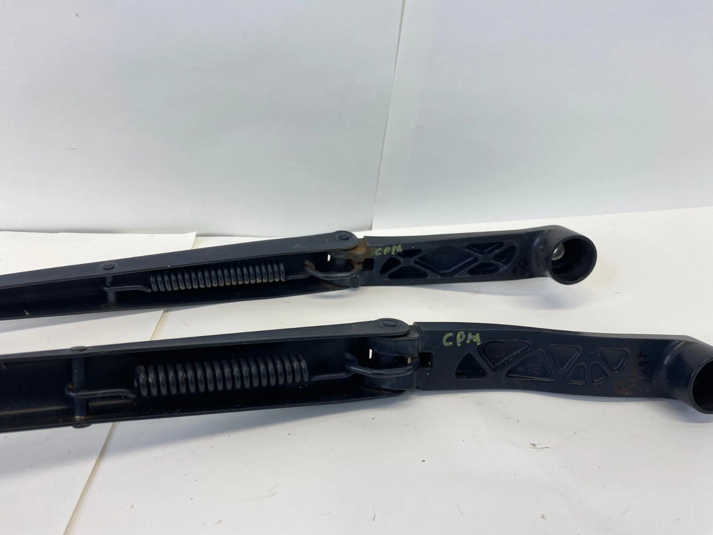 2010-2013 MAZDA 3 SEDAN FRONT WINDSHIELD WIPER ARM SET LEFT AND RIGHT OEM