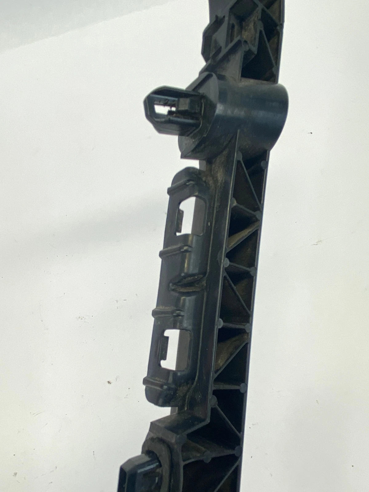 2011-2014 CHRYSLER 200 FRONT BUMPER SUPPORT BRACKET RETAINER RIGHT SIDE CLIP OEM
