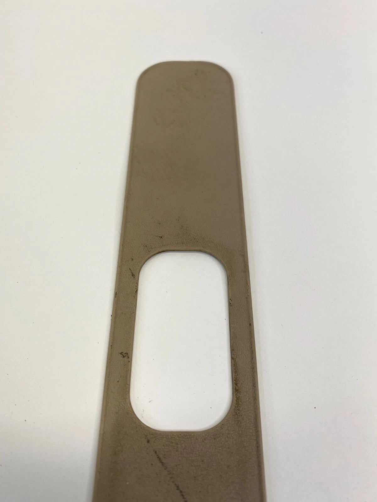 03-08 TOYOTA COROLLA FRONT RIGHT SEAT BELT SHOULDER ANCHOR COVER CAP 73237-07010