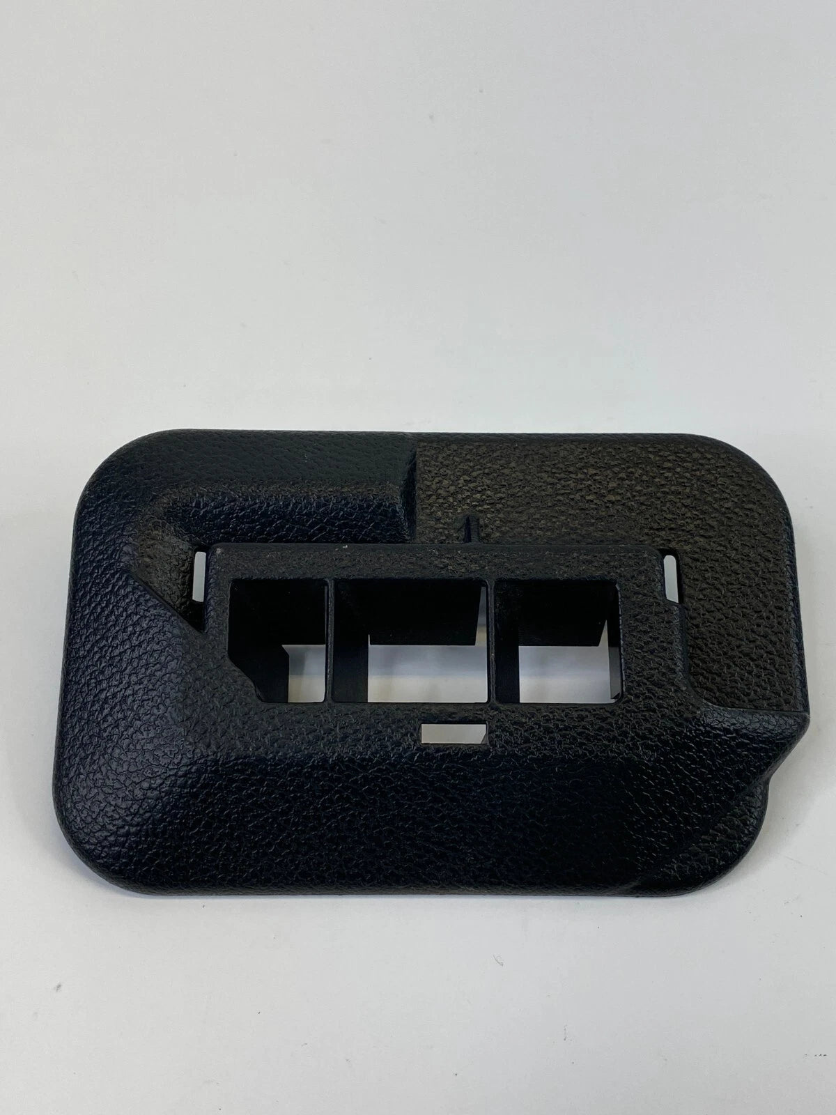 07 08 INFINITI G35 SEDAN FRONT RIGHT HEATER FOOT AIR DUCT VENT GRILLE TRIM PANEL