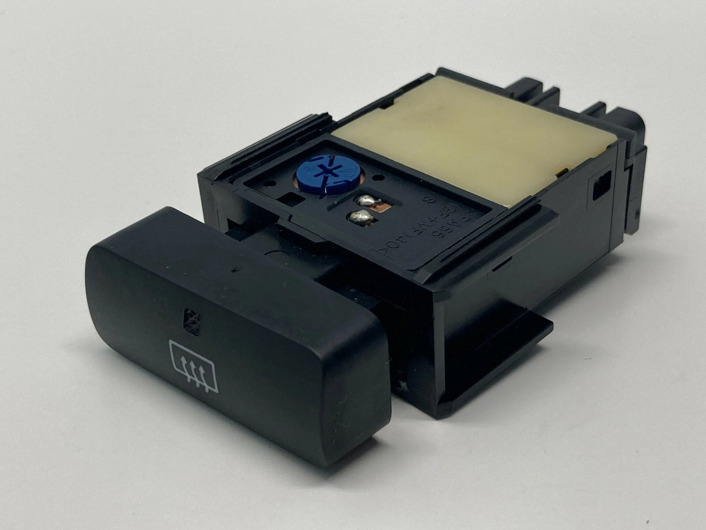 03 04 05 06 07 08 TOYOTA COROLLA REAR DEFROST SWITCH BUTTON 15A410 OEM