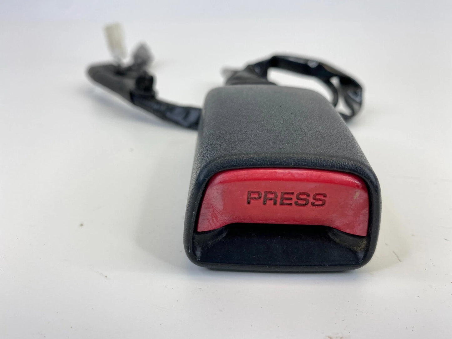 2004-2006 LEXUS RX330 FRONT RIGHT PASSENGER SEAT BELT BUCKLE OEM FACTORY E067902