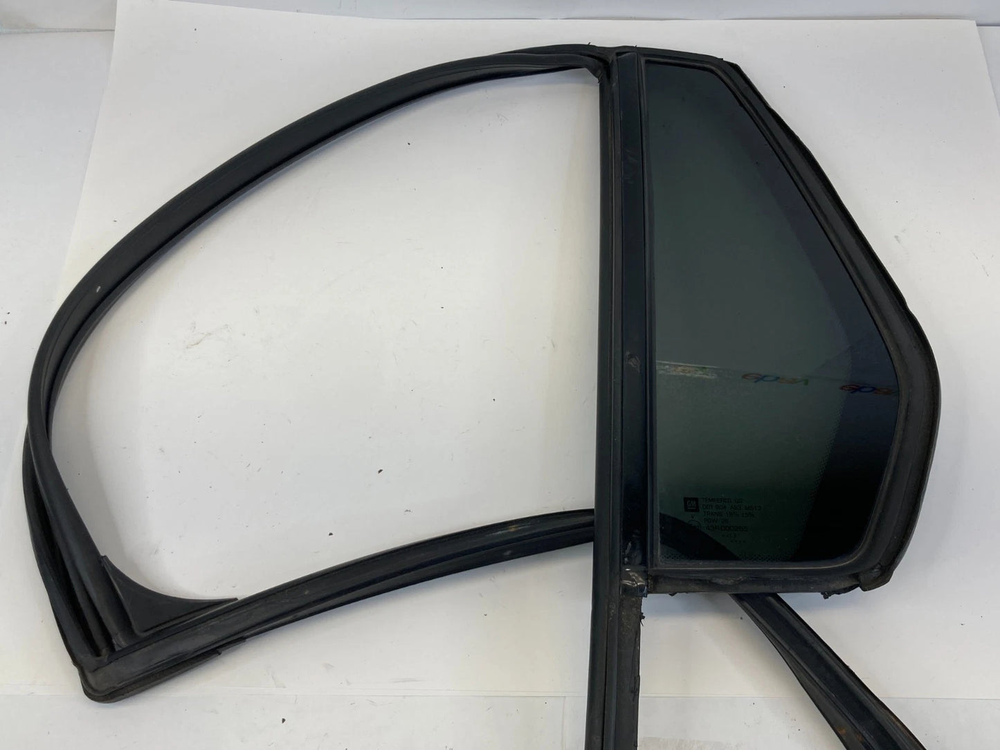 2010-2017 GMC Terrain Rear Left Side Door Vent Window Glass E1143R-000265