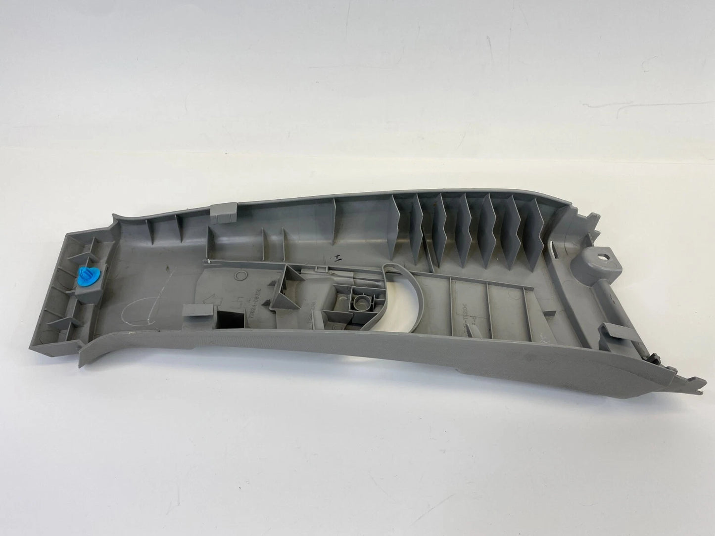 07-11 TOYOTA CAMRY FRONT LEFT SEAT BELT HEIGHT ADJUSTER COVER TRIM 73024-06030