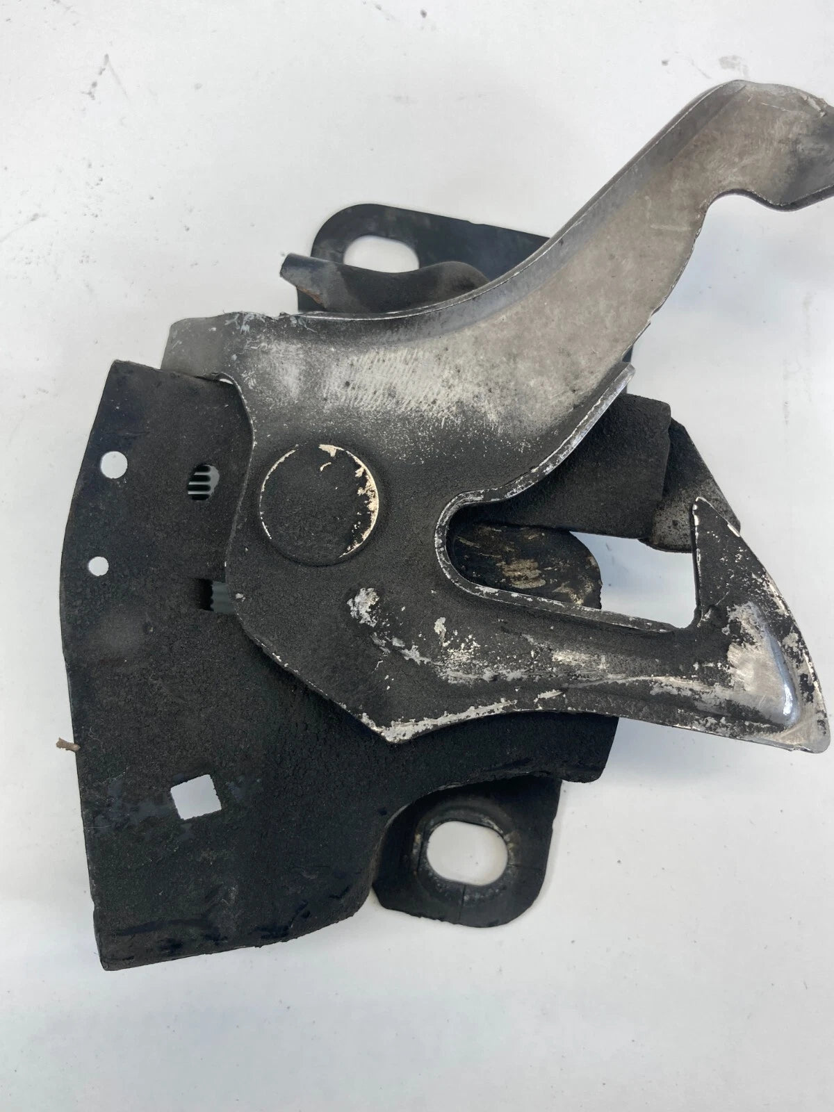 2008-2012 HONDA ACCORD FRONT CENTER ENGINE HOOD LOCK LATCH SAFETY CATCH UNIT OEM