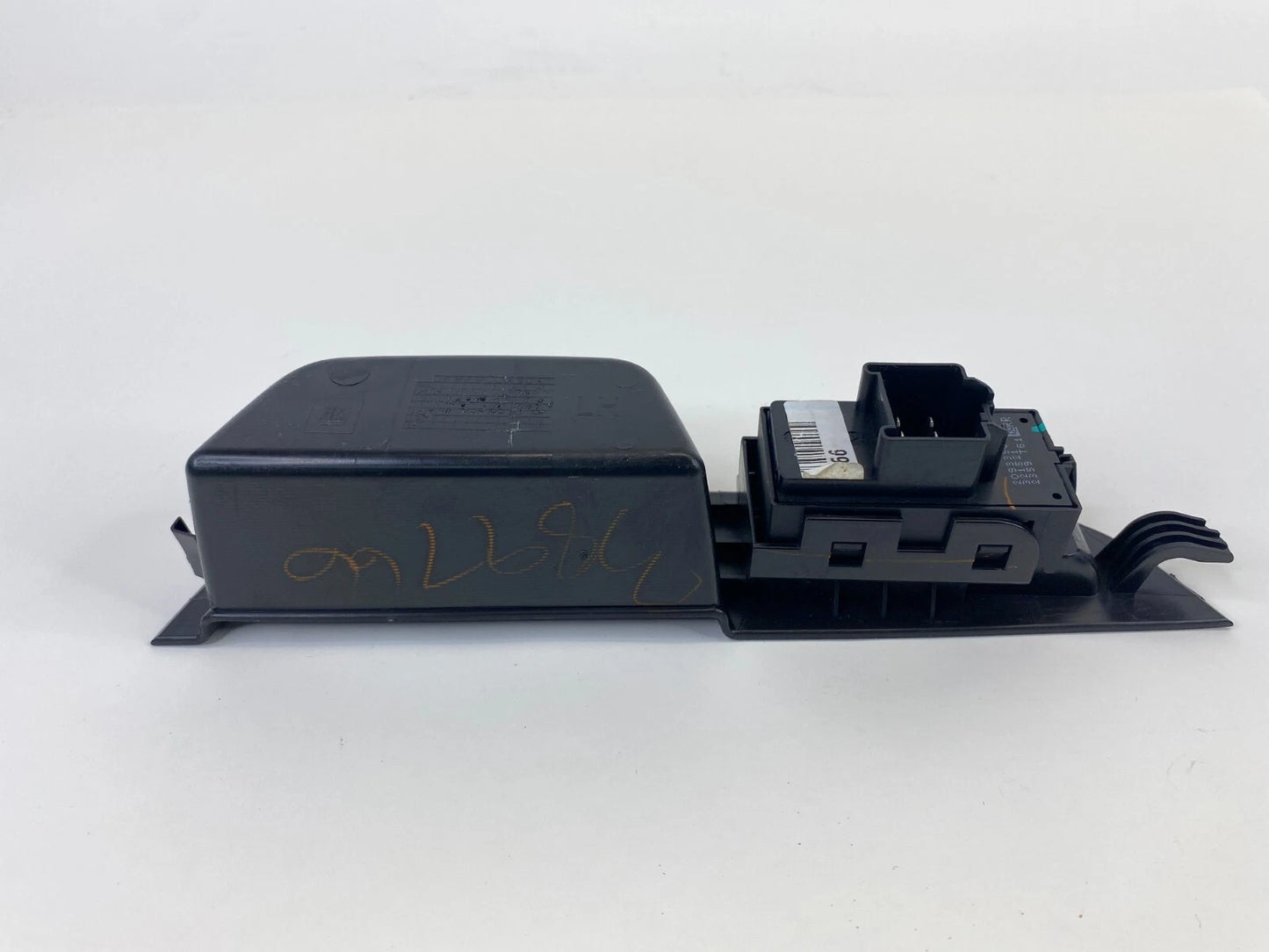 2010-2017 CHEVROLET EQUINOX REAR LEFT DOOR WINDOW CONTROL SWITCH BEZEL 20933566