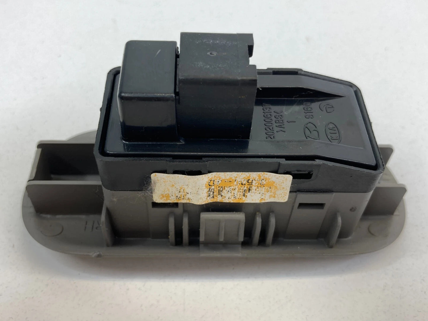 2006-2012 KIA SEDONA REAR RIGHT SIDE DOOR POWER WINDOW SWITCH ASSEMBY RR RH OEM