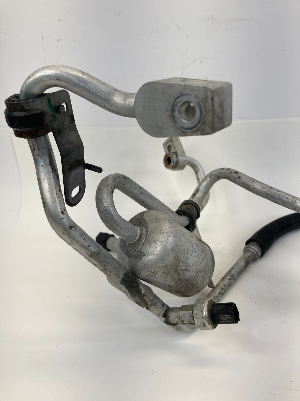 2015-2018 Ford Edge 2.0L L4 Automatic AC Refrigerant Discharge Hose Line OEM