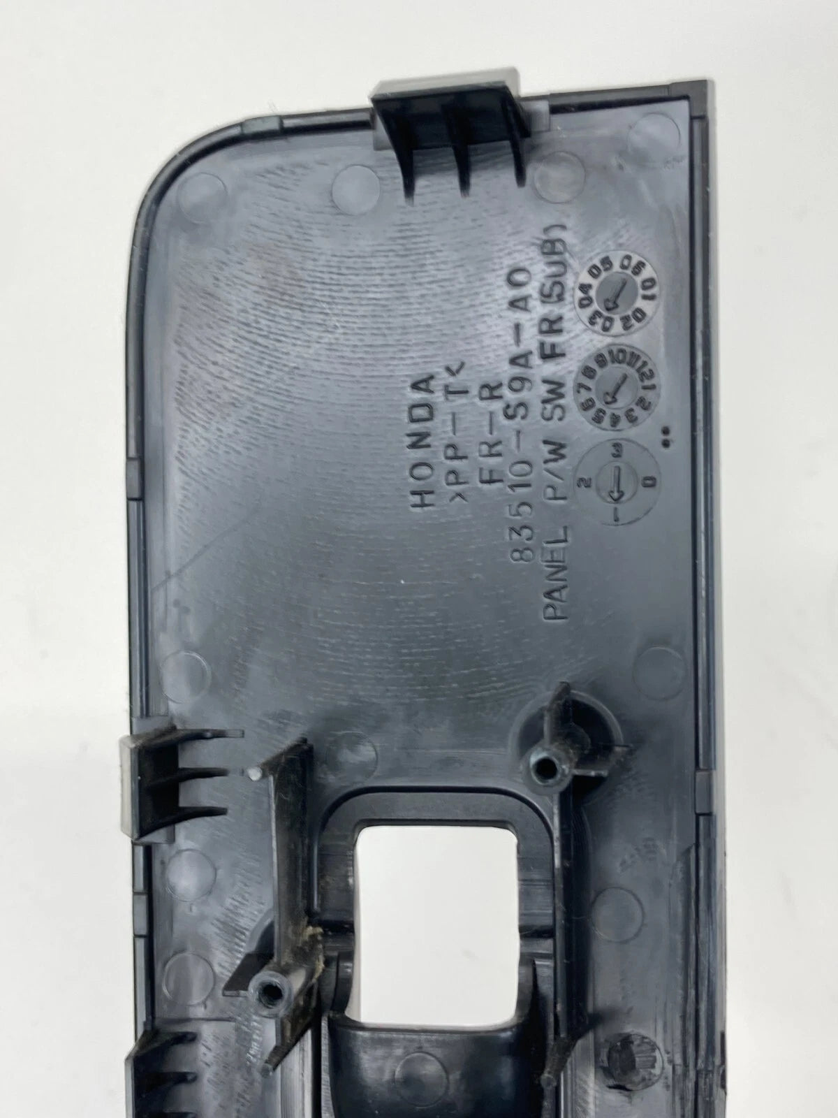 2002-2006 HONDA CR-V CRV FRONT RIGHT WINDOW SWITCH BEZEL TRIM COVER 83510-S9A-A0