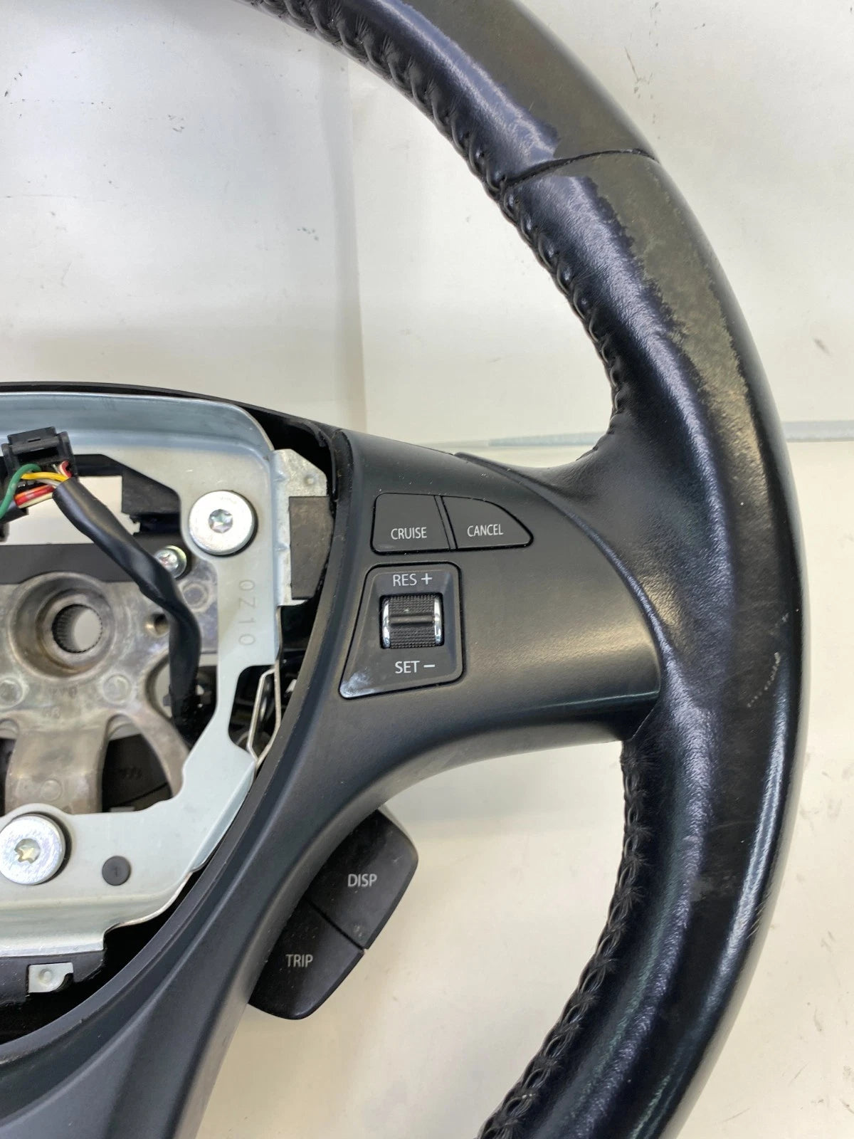 2010-2013 SUZUKI KIZASHI STEERING WHEEL WITH AUDIO & CRUISE CONTROL LEATHER OEM