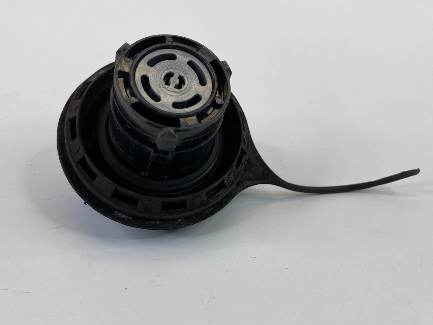 1998-2004 LINCOLN NAVIGATOR SUV FUEL FILLER TANK GAS LID COVER CAP ASSY XU5A-MB