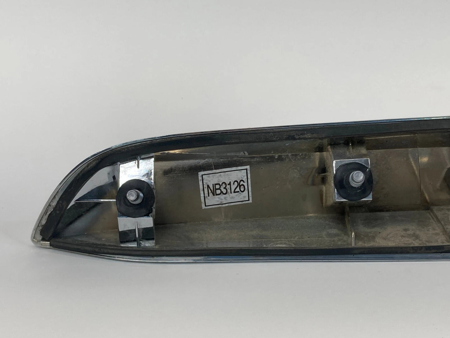 12-16 CHEVROLET SONIC SEDAN TRUNK LID LICENSE PLATE LAMP APPLIQUE TRIM 95103126