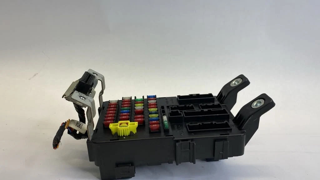 2006-2011 06-11 HYUNDAI ACCENT DASH CABIN FUSE BOX RELAY JUNCTION 919501G040 OEM
