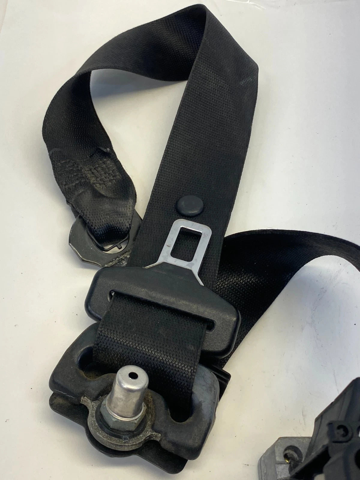 2001-2005 MERCEDES W203 C240 FRONT LEFT SIDE SEAT BELT RETRACTOR A201-868-02-22