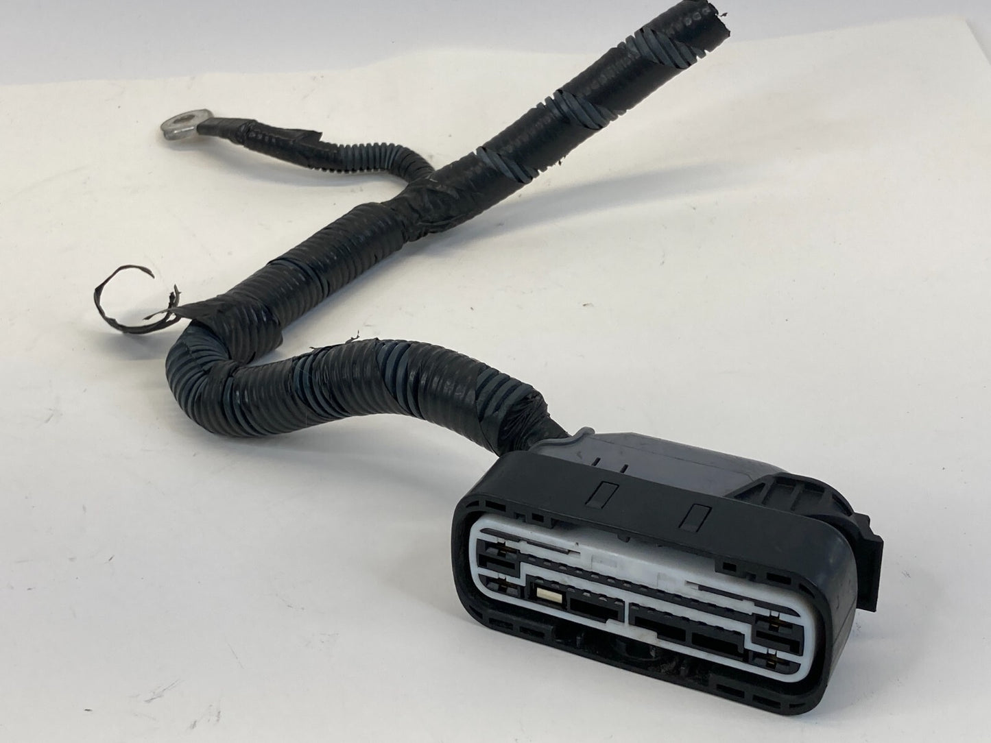 2002-2004 Nissan Pathfinder 3.5L V6 RWD Anti Lock Brake Pump Plug Connector