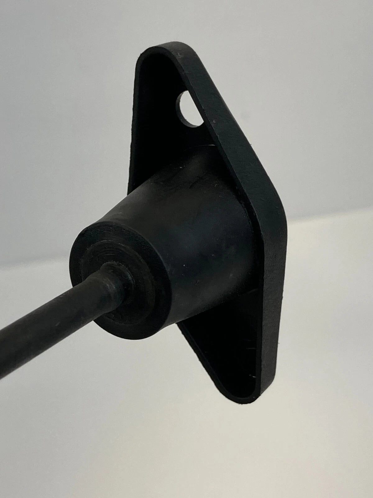 06-10 SATURN VUE SPARE TIRE JACK HOLDER RETAINER HOLD DOWN BOLT SCREW OEM