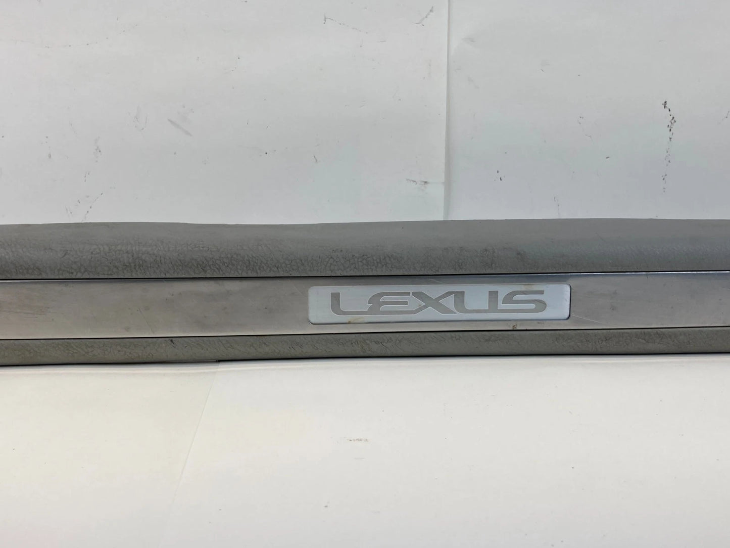 2007 2008 LEXUS RX350 FRONT LEFT SIDE DOOR SILL TRIM SCUFF PLATE WITH LAMP OEM