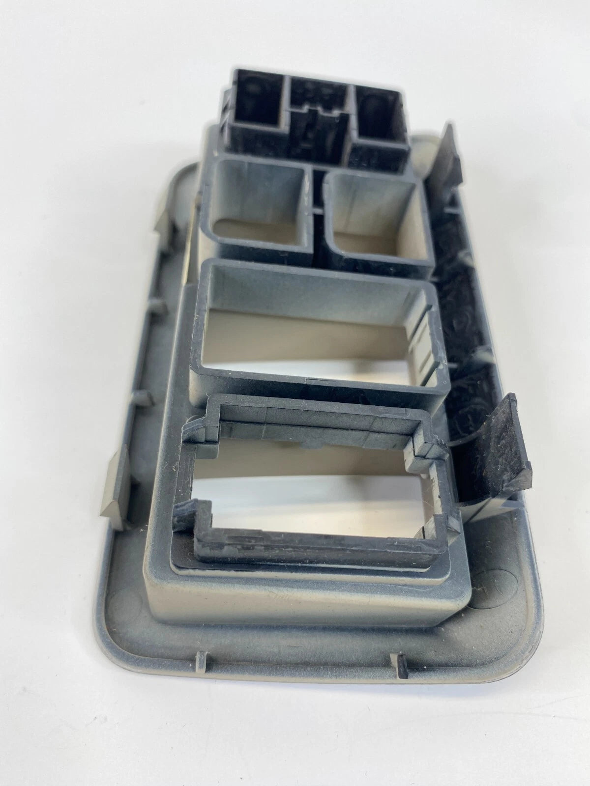 07 08 09 HYUNDAI SANTA FE DASH LEFT SIDE LOWER SWITCH COVER BEZEL 201003963 OEM