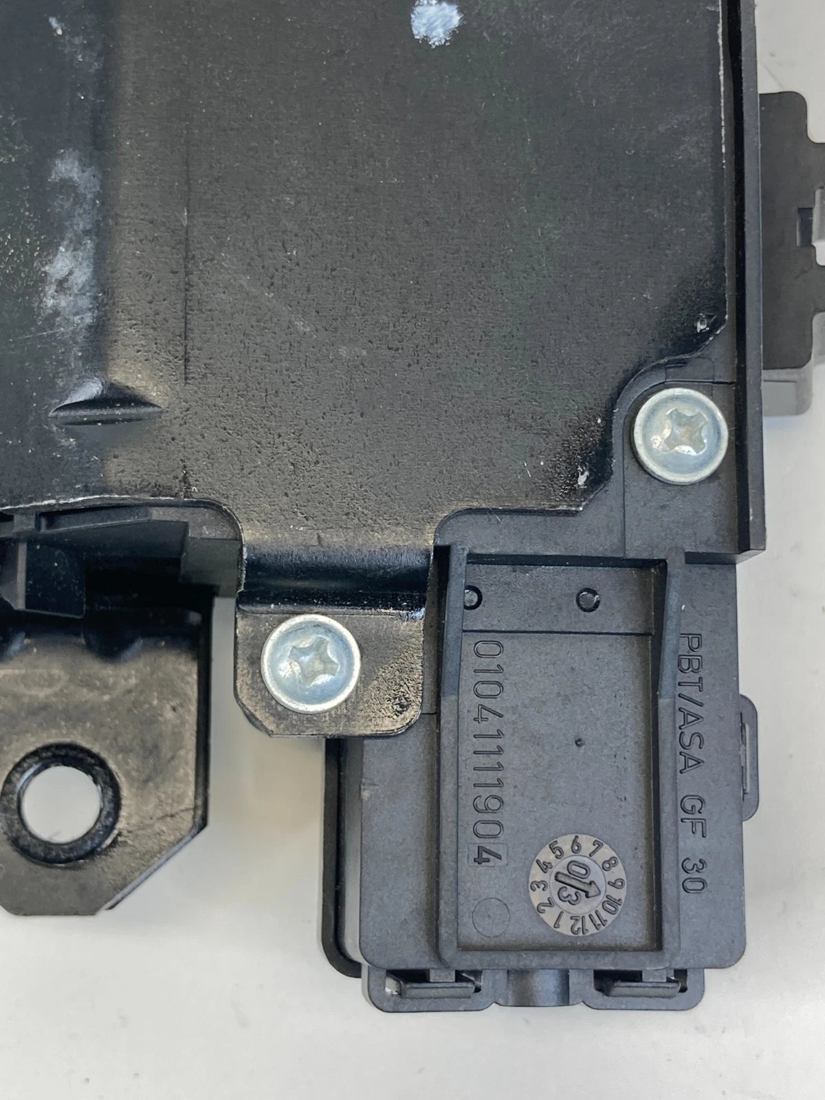 04-11 VOLVO S40 SEDAN TRUNK LATCH RELEASE DECK LID LOCK ACTUATOR 4N51-F442A66-BL