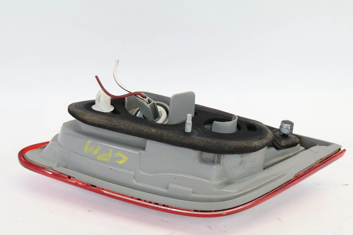 2010 2011 TOYOTA CAMRY REAR RIGHT TRUNK LID INNER TAILLIGHT BACKUP REVERSE LIGHT