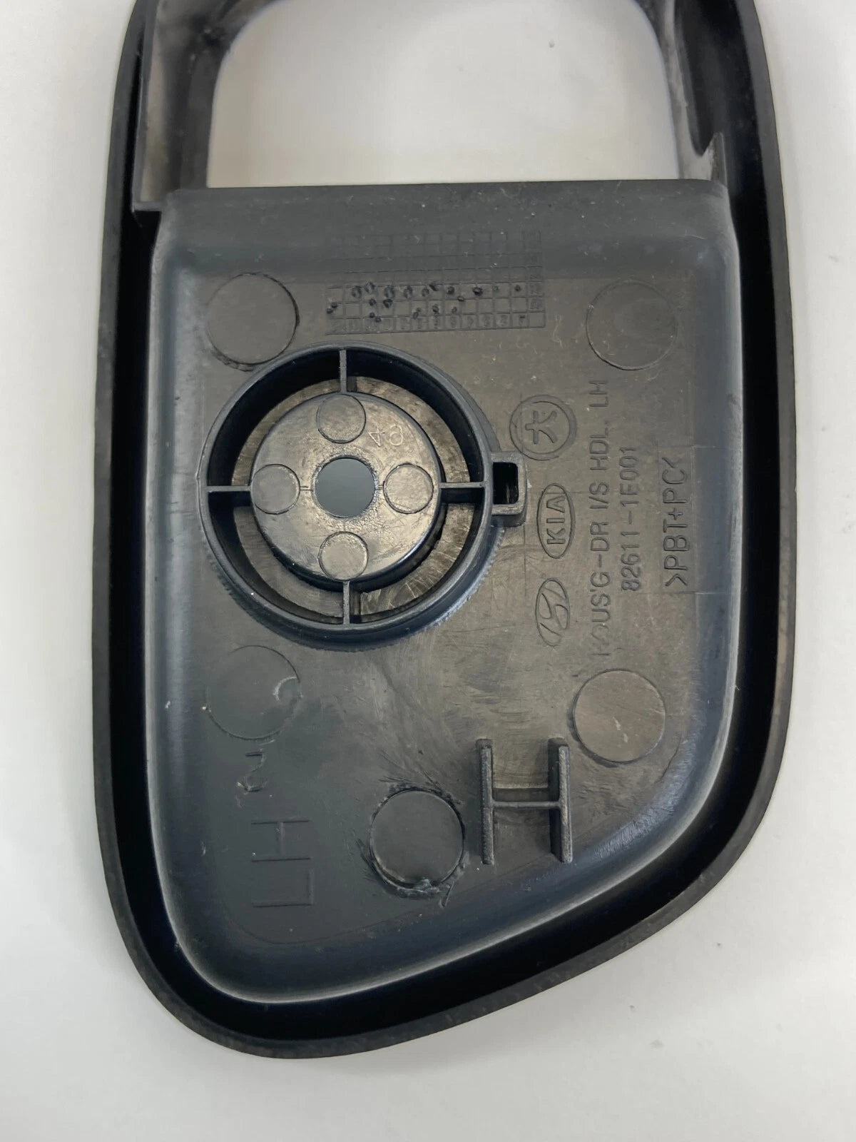 2006-2011 HYUNDAI ACCENT FRONT LEFT INTERIOR DOOR HANDLE COVER BEZEL TRIM