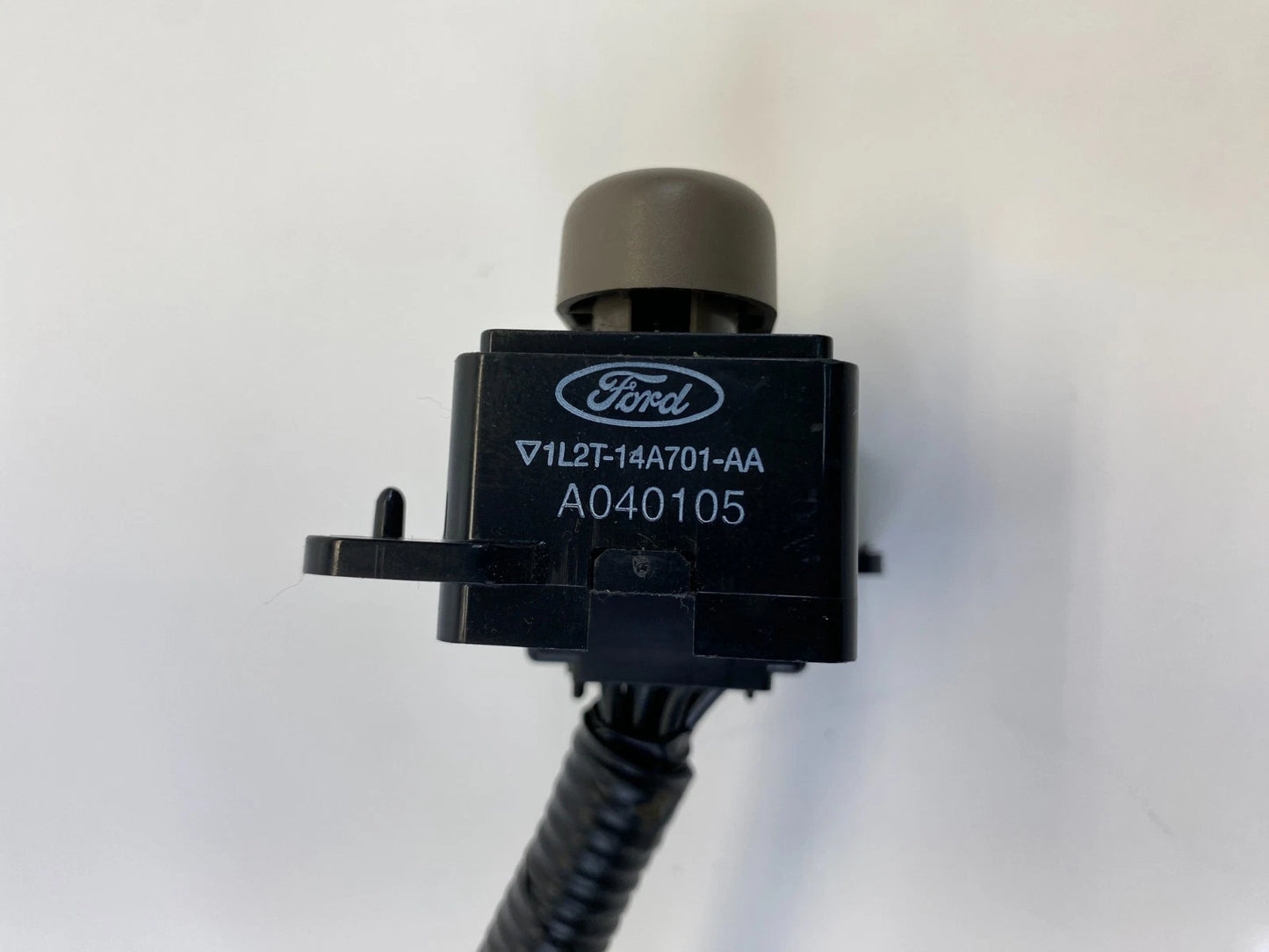 2002-2005 FORD EXPLORER FRONT LEFT OR RIGHT SIDE POWER SEAT ADJUSTMENT SWITCH