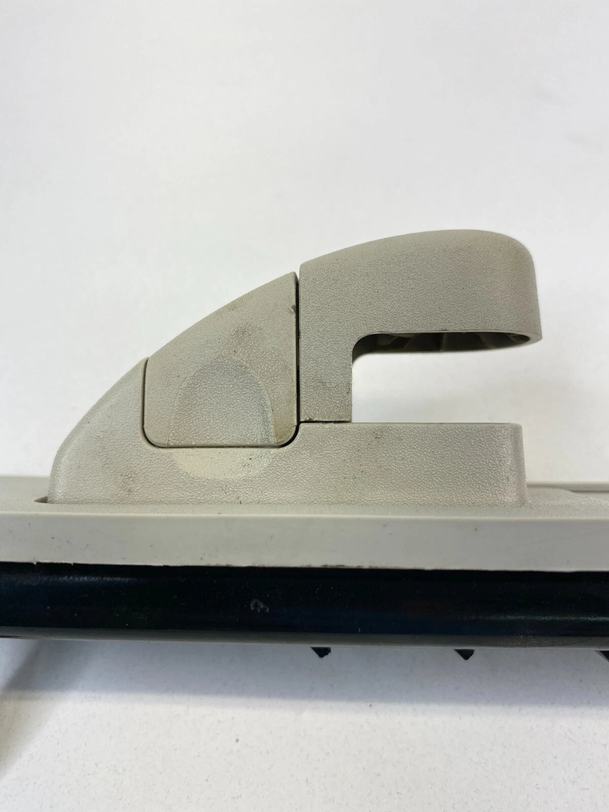 13-16 FORD FUSION FRONT RIGHT SEAT BELT SEATBELT HEIGHT ADJUSTER DG93-F602B82