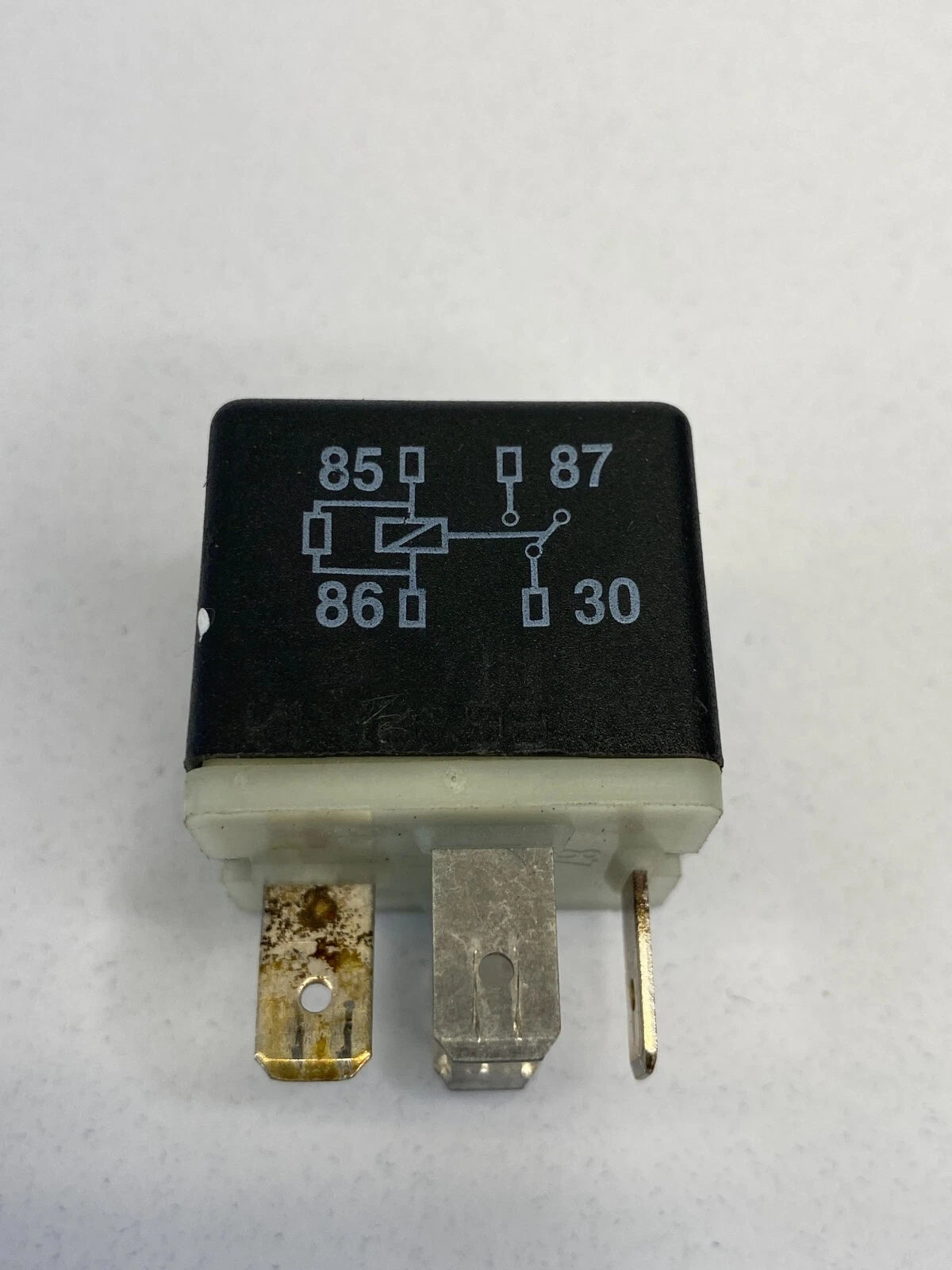 1998-2010 VOLKSWAGEN NEW BEETLE HATCHBACK REAR POWER RELAY ACCESSORY 141951253B