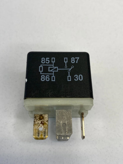 1998-2010 VOLKSWAGEN NEW BEETLE HATCHBACK REAR POWER RELAY ACCESSORY 141951253B