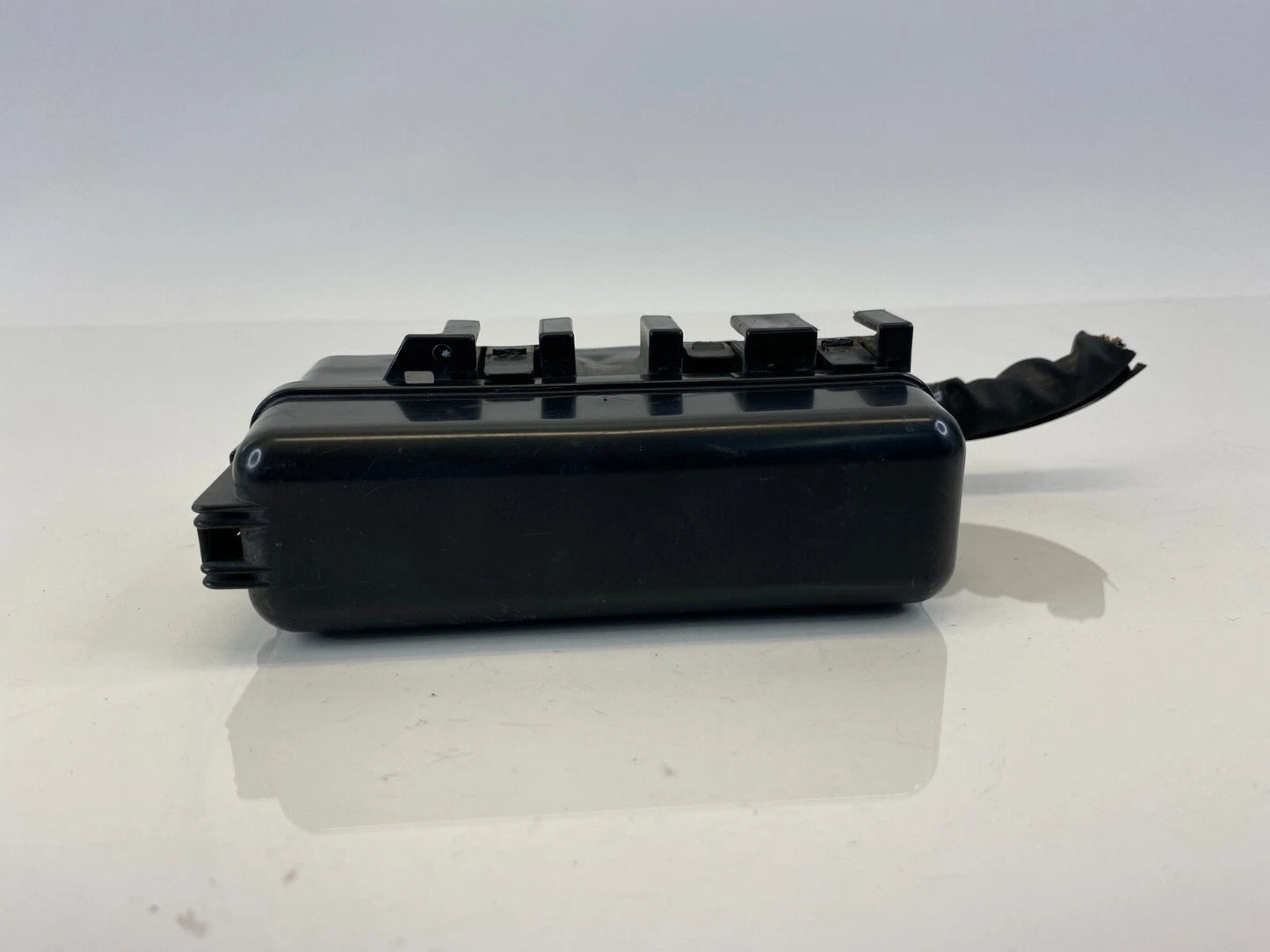 OEM 2002-2006 MAZDA MPV 3.0L V6 UNDER HOOD FUSE RELAY BOX FUSEBOX ASSEMBLY