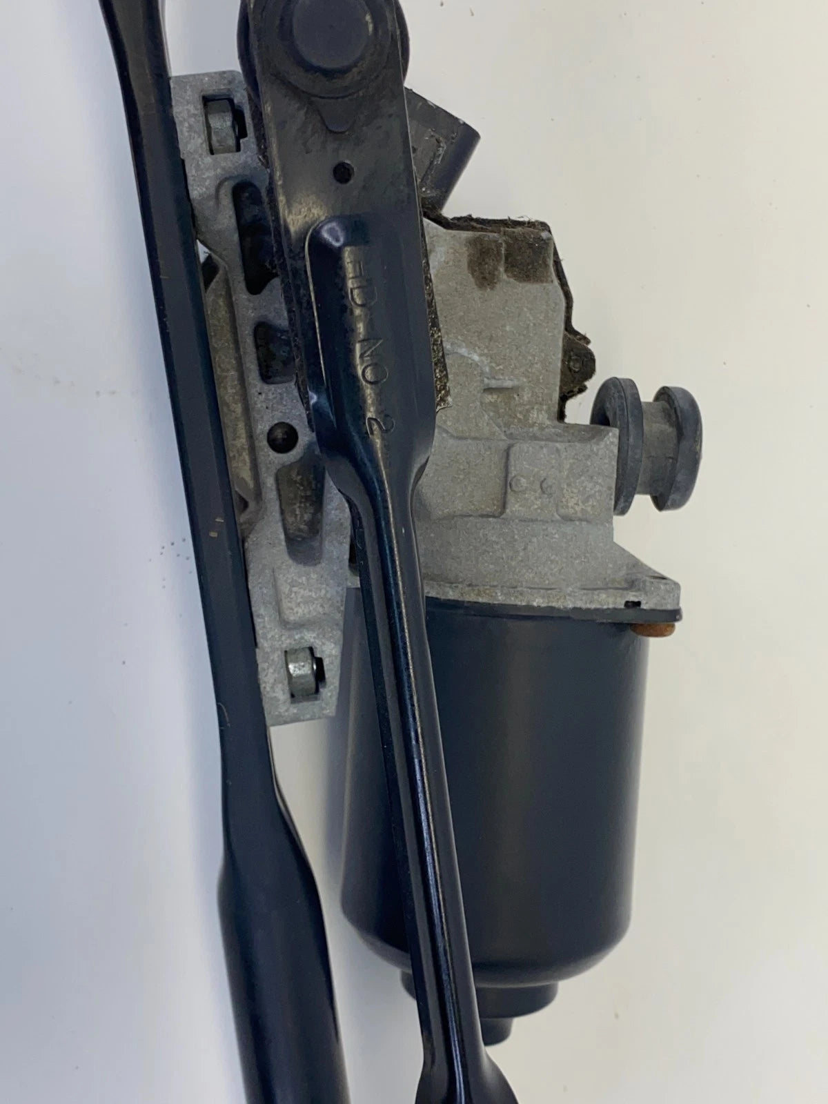 2010-2013 KIA FORTE WIPER MOTOR & TRANSMISSION LINKAGE FRONT UNIT 98110-1M00 OEM