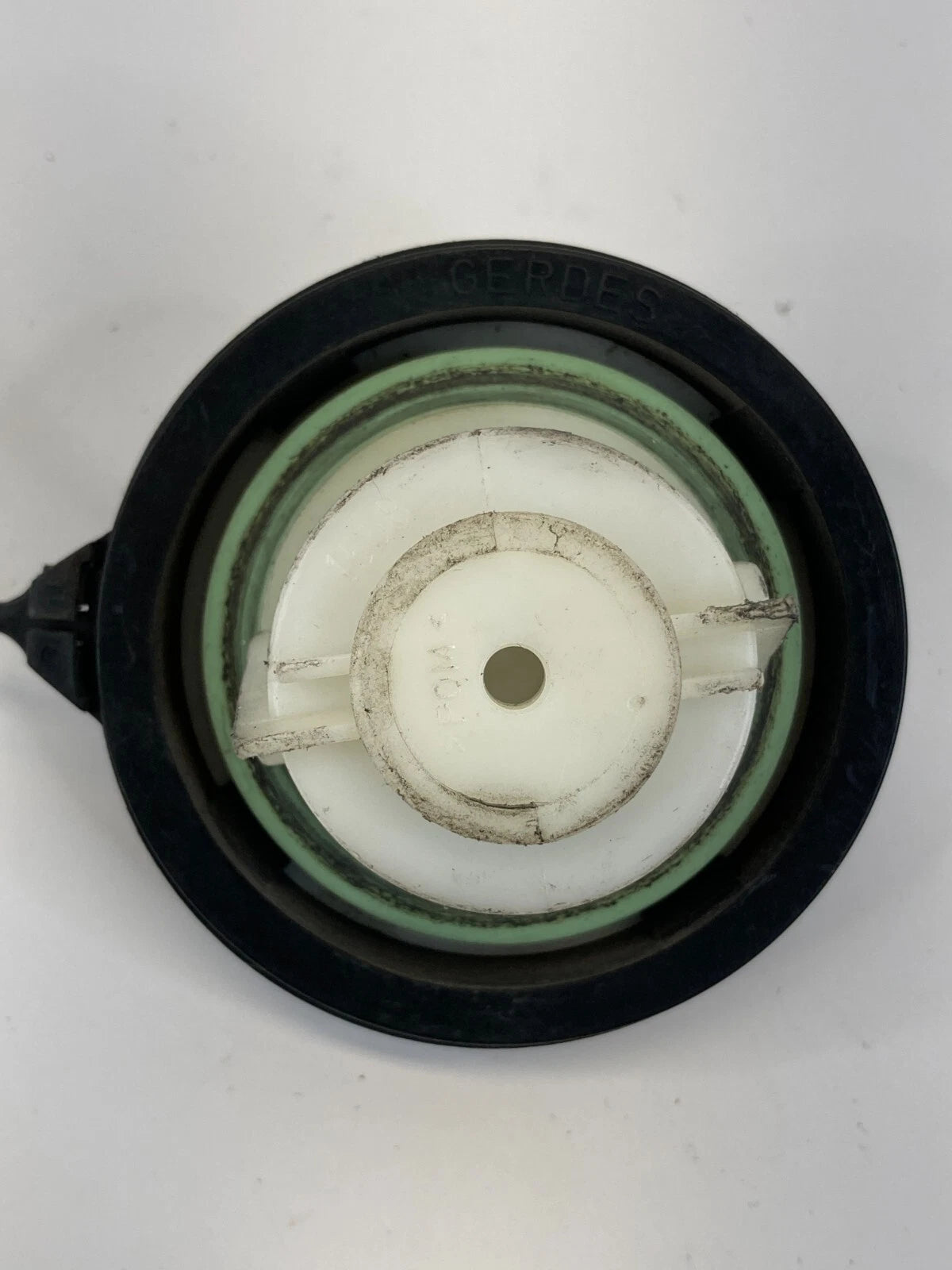 2008-2011 CADILLAC CTS 2009-2011 CADILLAC STS FUEL FILLER GAS TANK CAP OEM