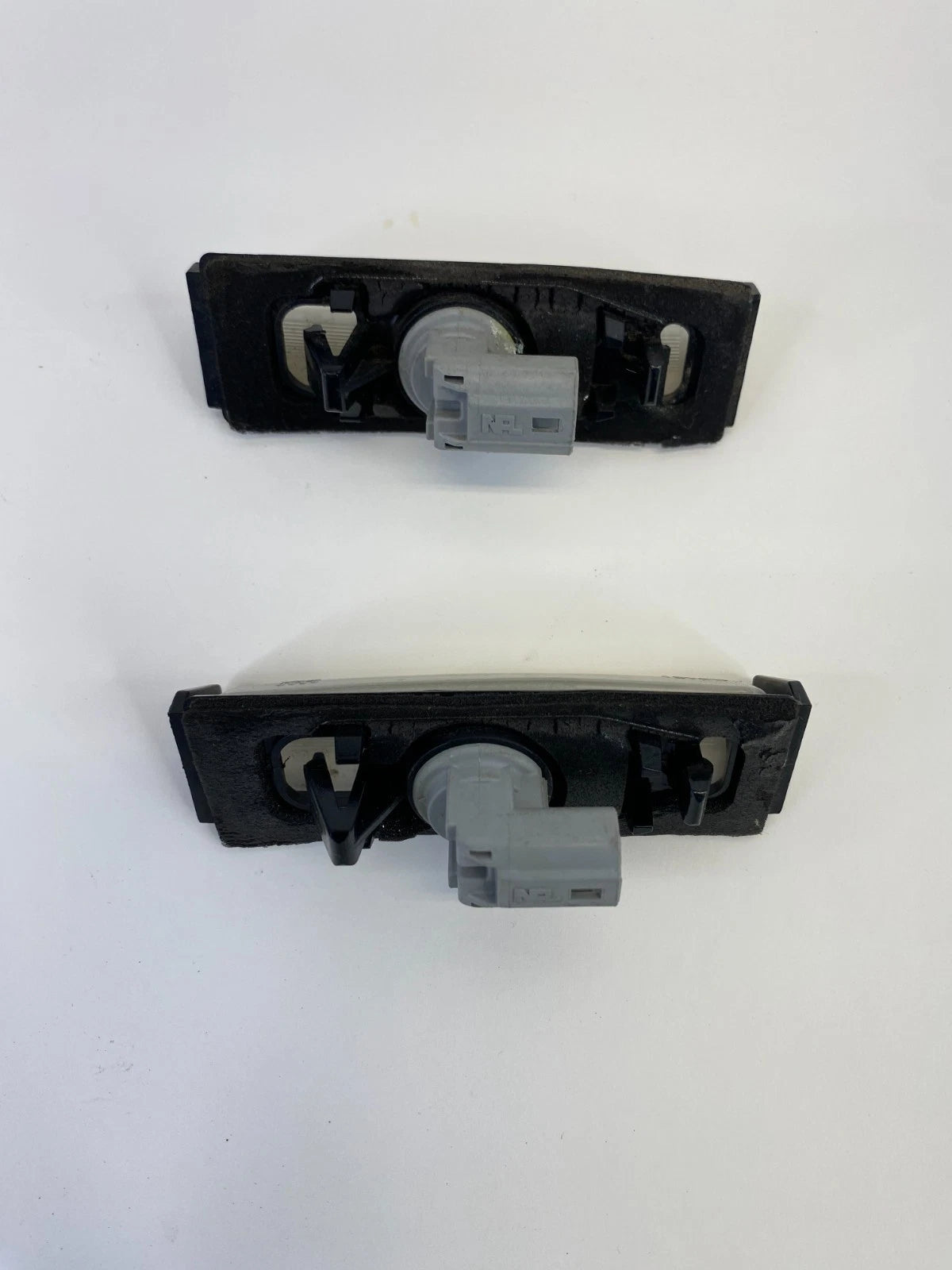 2002-2011 TOYOTA CAMRY SEDAN REAR LICENSE PLATE LIGHT LAMPS SET PAIR OEM