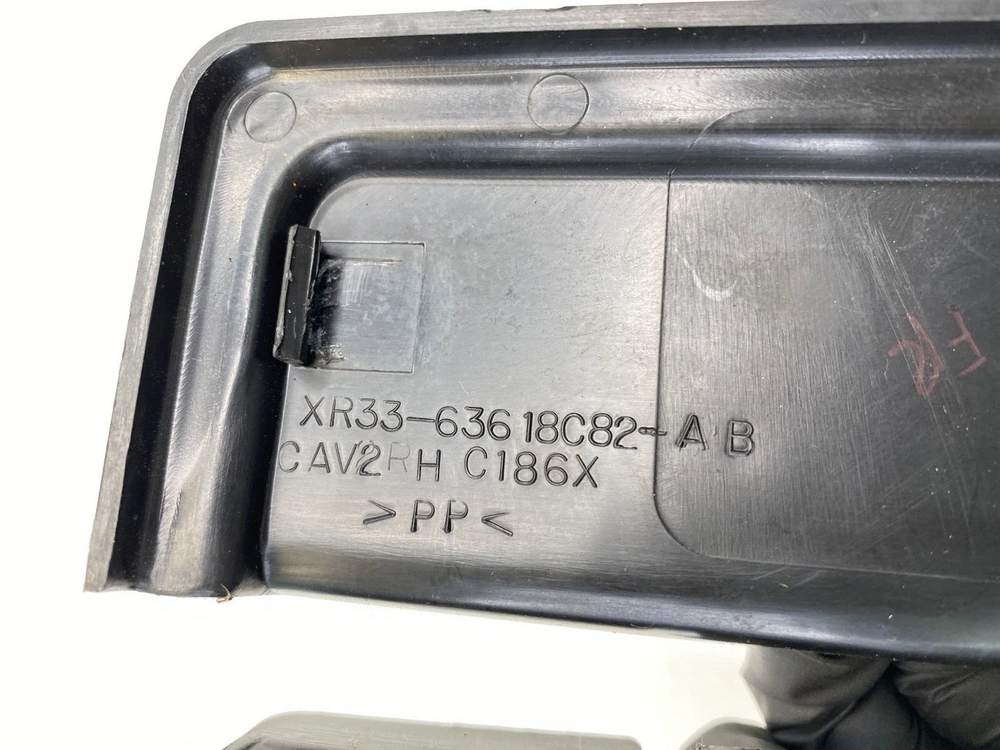 1999-2004 FORD MUSTANG FRONT RIGHT SEAT TRACK BOLT COVER TRIM XR33-63618C82-AB