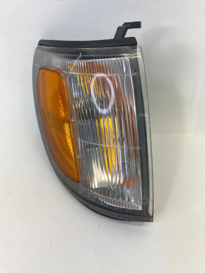1997 1998 TOYOTA 4RUNNER FRONT RIGHT SIDE PARK SIGNAL MARKET LIGHT OEM