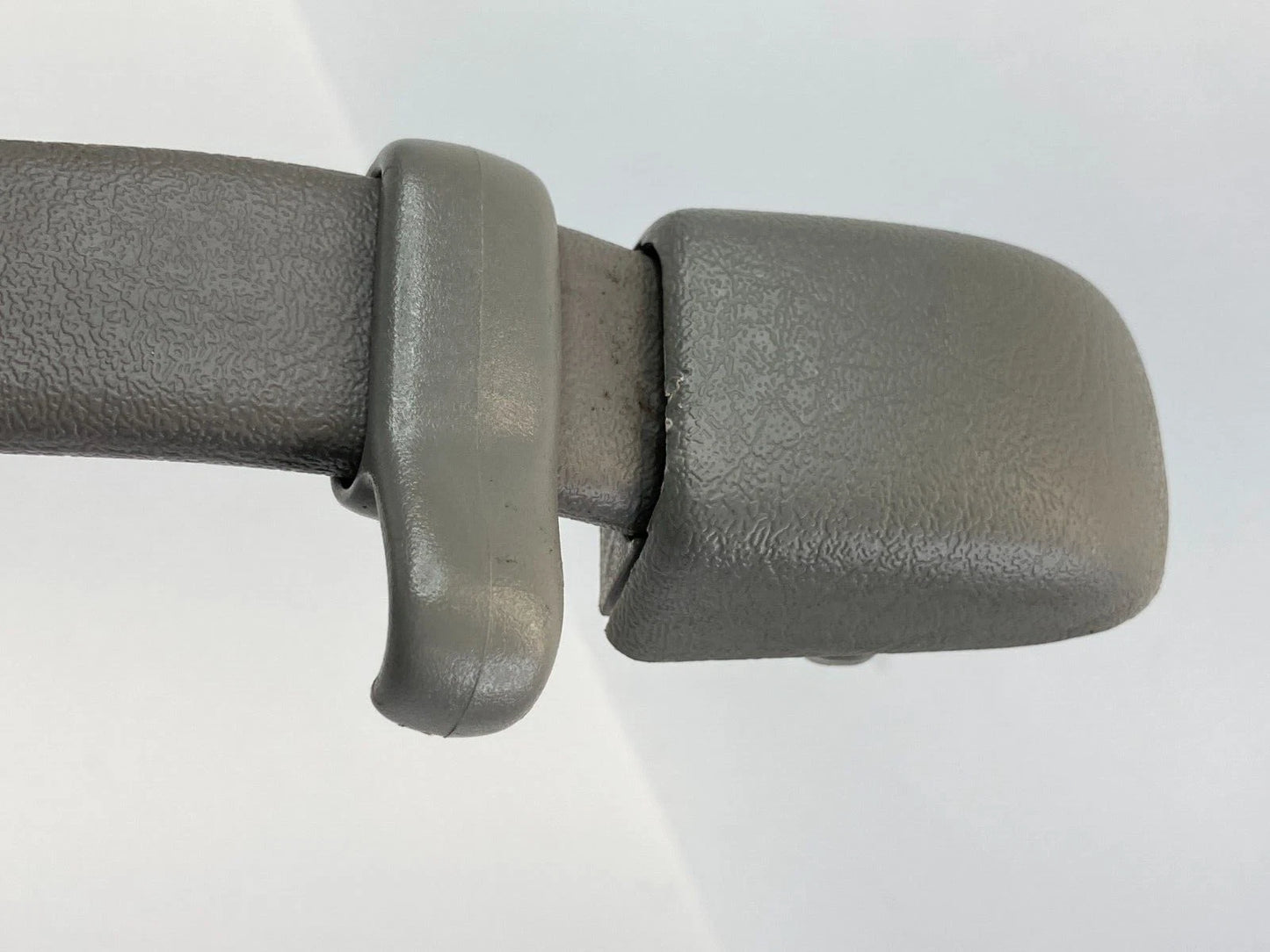 2002-2004 GMC ENVOY REAR RIGHT PASSENGER INTERIOR ROOF GRAB HANDLE OEM FACTORY