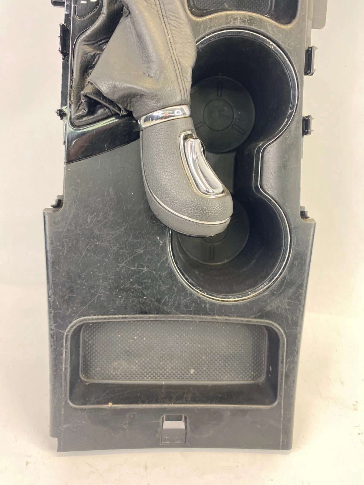 2011-2014 HYUNDAI SONATA AUTOMATIC SHIFTER BEZEL CONSOLE TRIM OEM 84650-3Q000