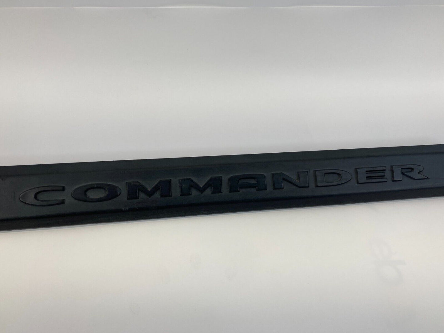 2006-2010 Jeep Commander Front Right Exterior Door Trim Molding 5JP68TRMAA OEM