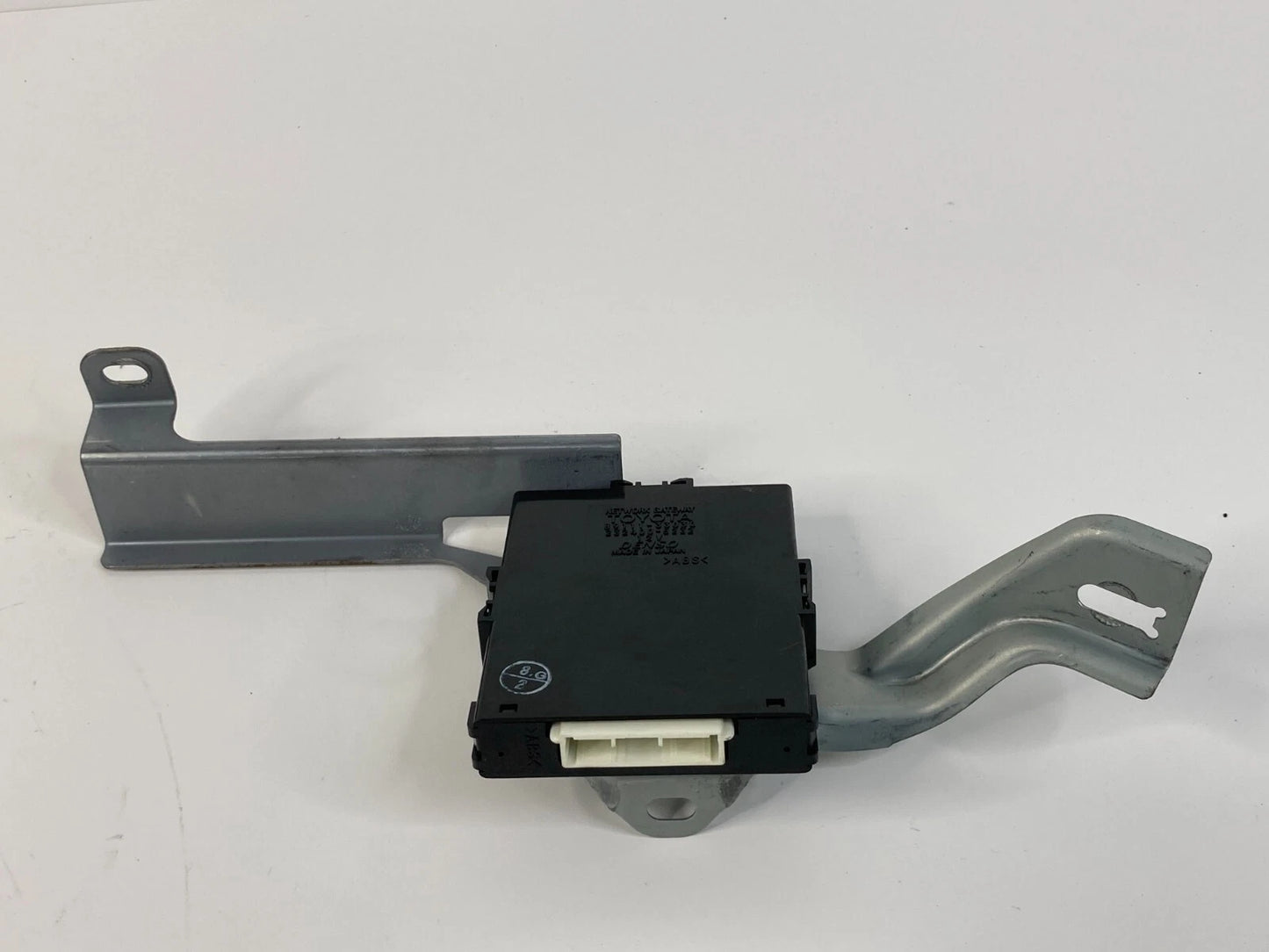 2005-2007 TOYOTA SOLARA NETWORK GATEWAY CONTROL UNIT MODULE OEM 89111-33030