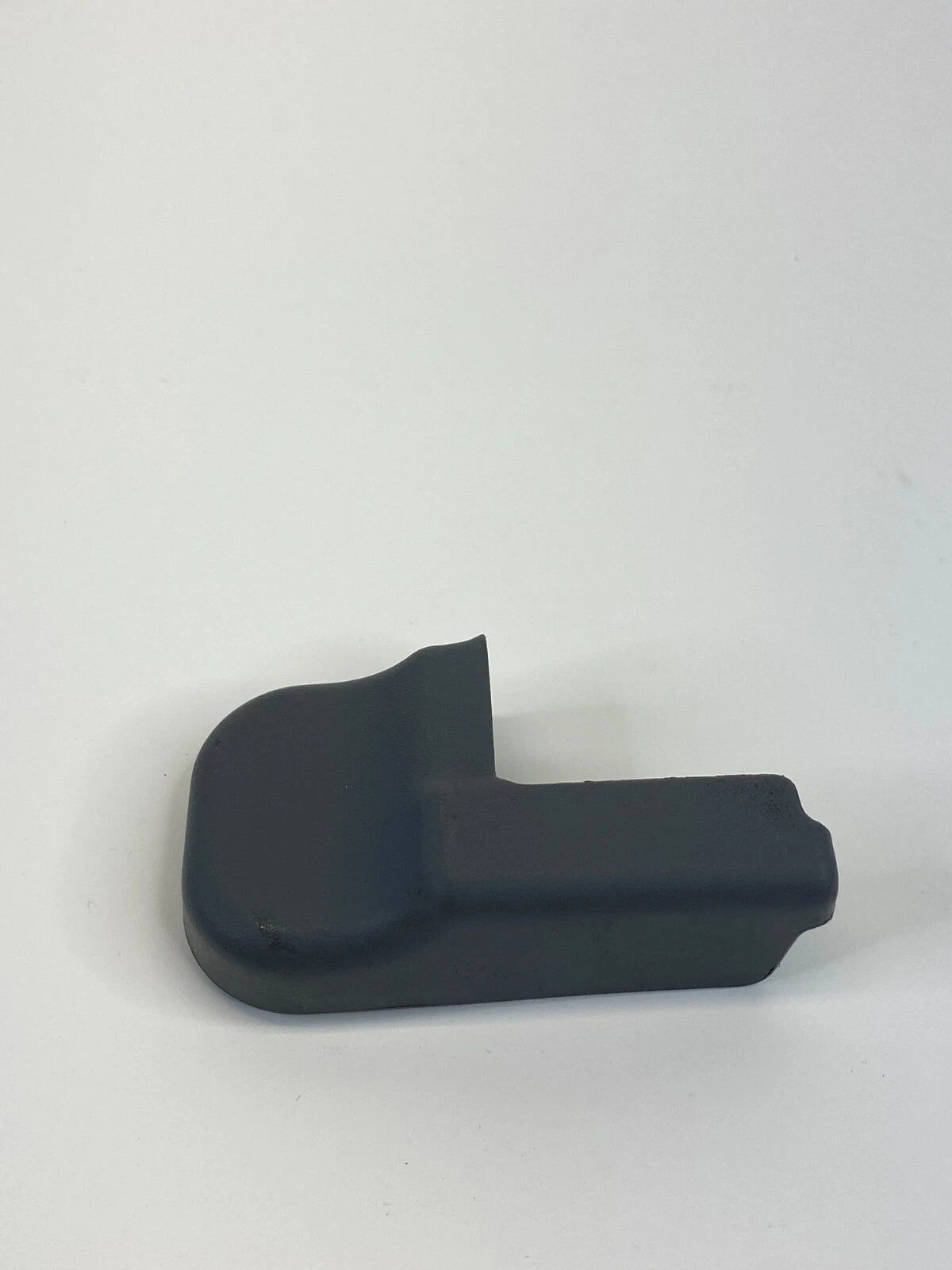 00-06 HYUNDAI ELANTRA FRONT SEAT TRACK REAR RIGHT INNER COVER CAP 88568-2D100