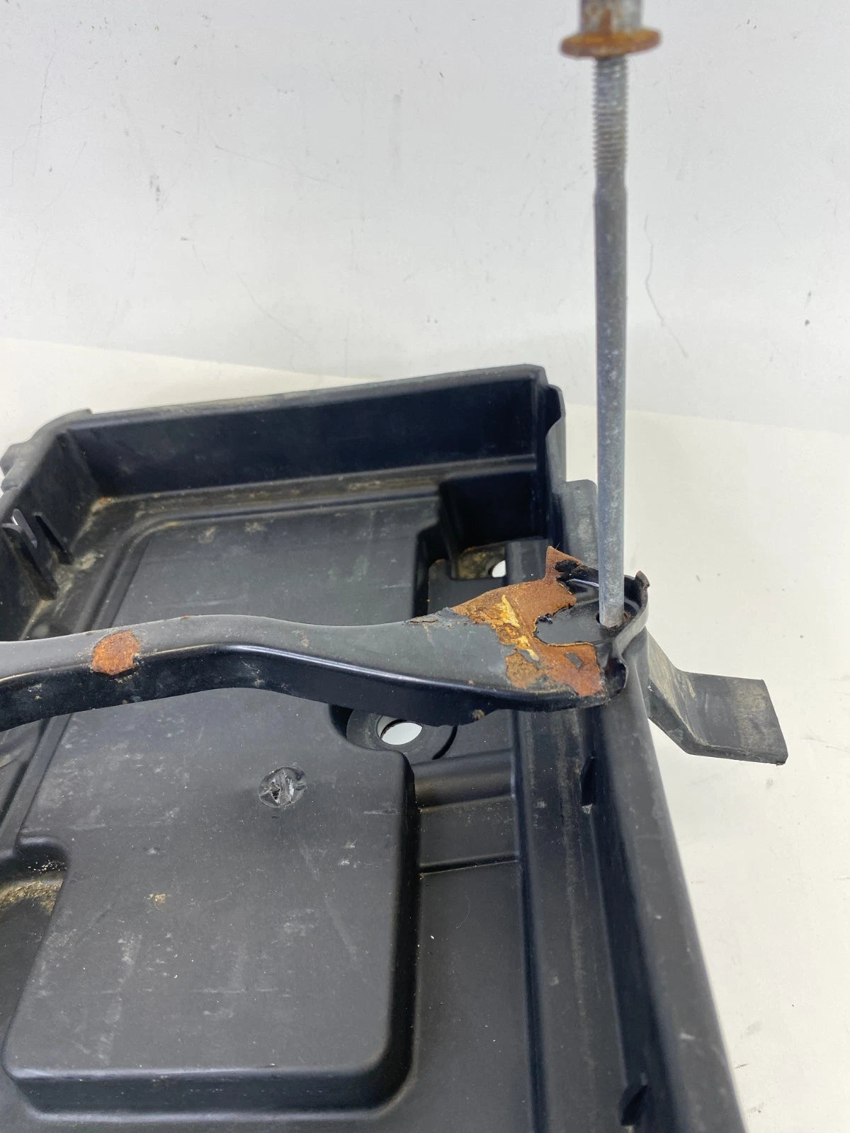 13-19 FORD EXPLORER INTERCEPTOR UTILITY BATTERY HOLDER TRAY AG13-10723-AF OEM