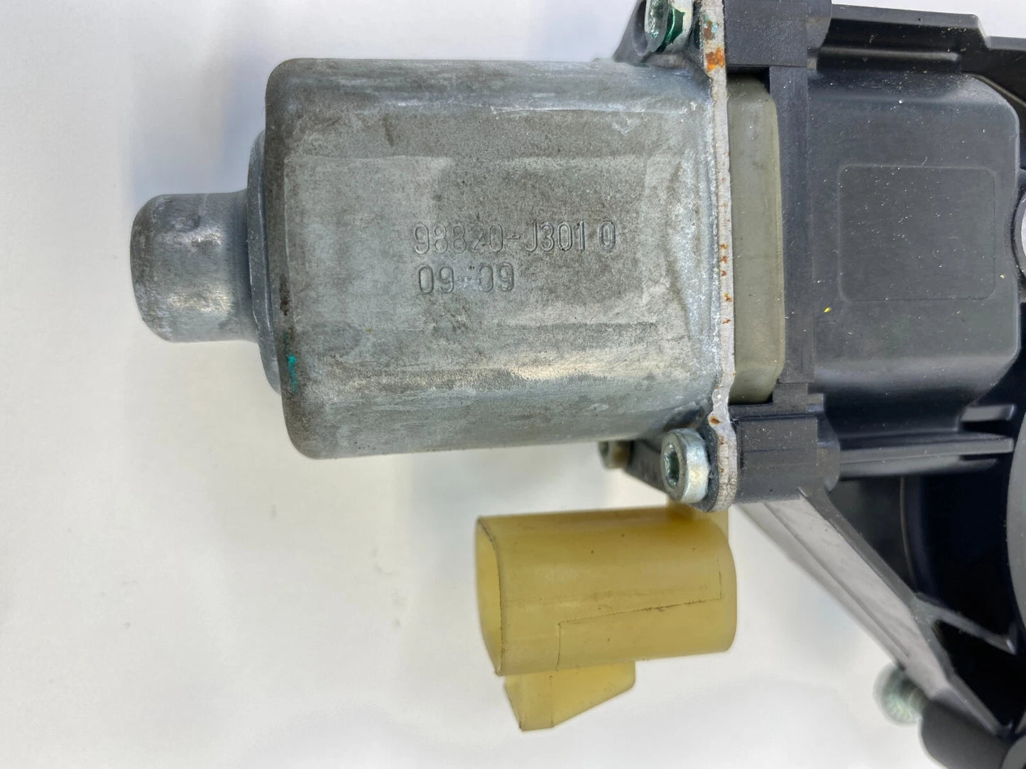 2009-2011 CHEVROLET EQUINOX REAR LEFT SIDE DOOR POWER WINDOW MOTOR 98820-J3010
