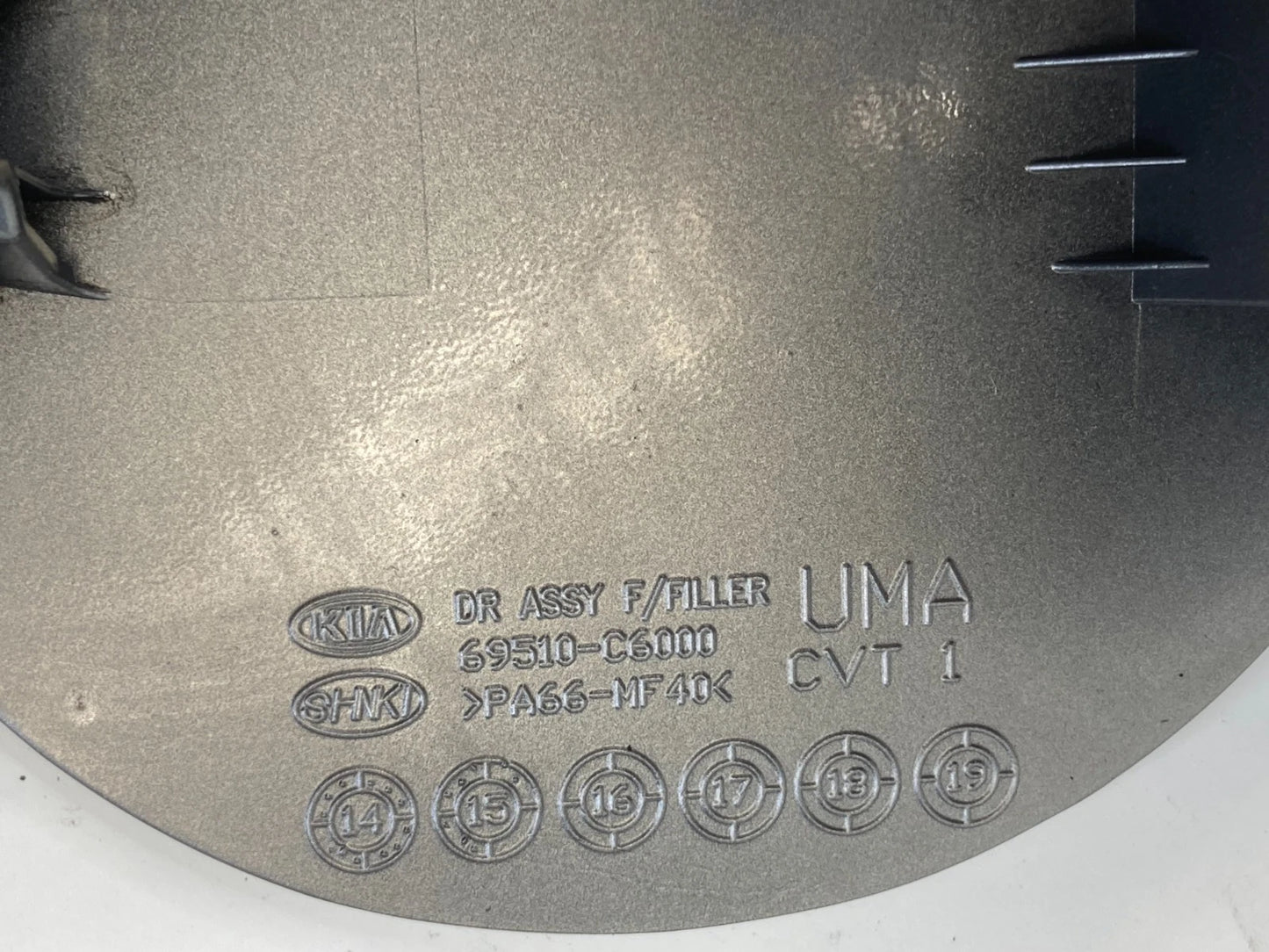 2016 2017 2018 KIA SORENTO GAS TANK FUEL FILLER LID DOOR 69510-C6000 OEM