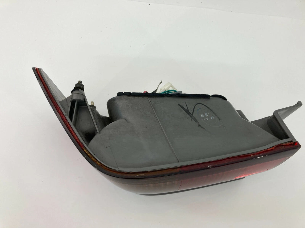 1997 1998 1999 TOYOTA CAMRY RIGHT PASSENGER SIDE TAIL LIGHT OUTER TAILLIGHT OEM