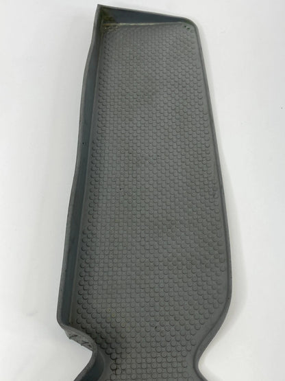 05-07 VOLKSWAGEN JETTA FRONT LEFT DOOR PANEL INSERT MAT RUBBER 1K4-868-133 OEM
