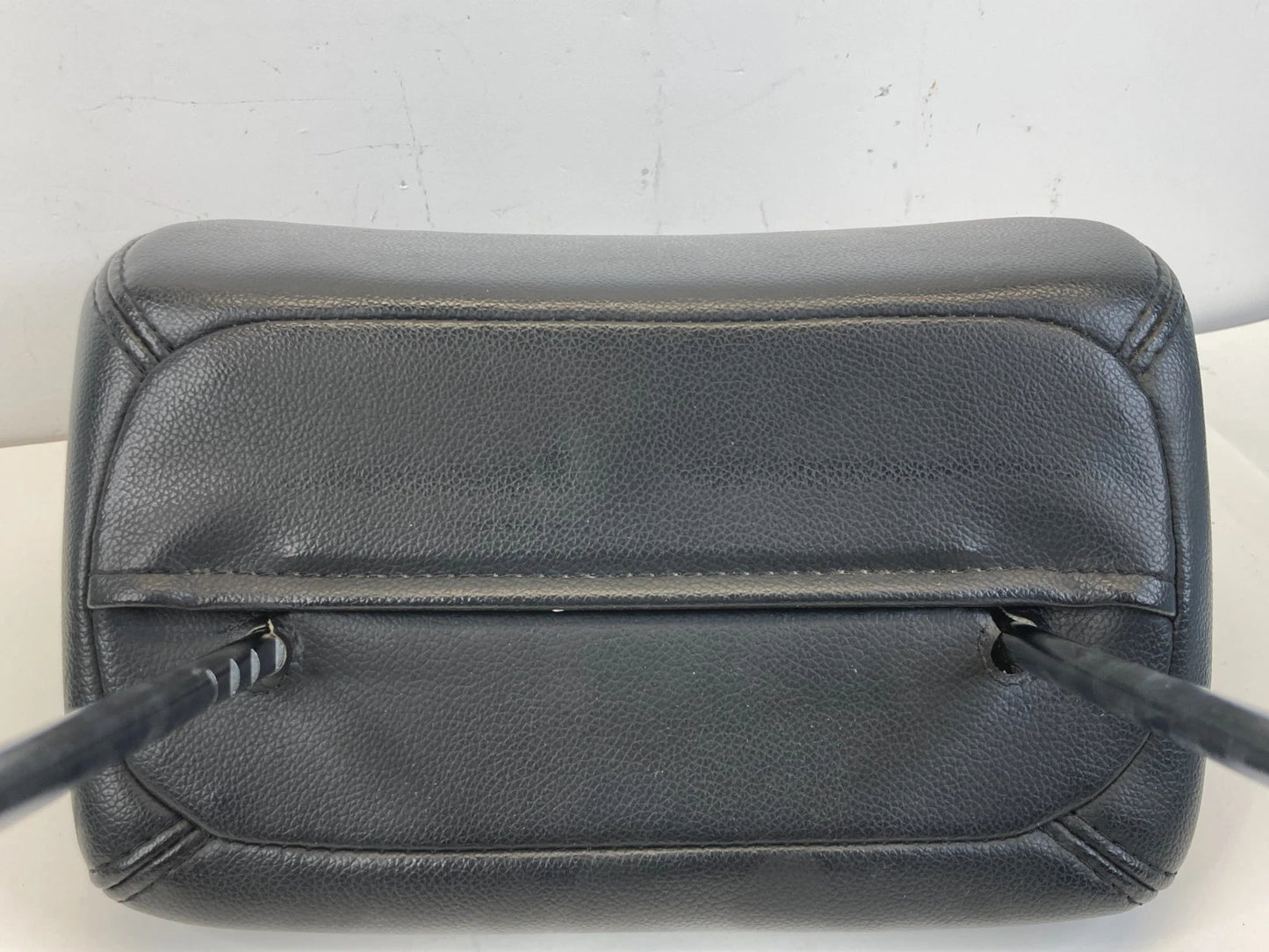 2007 2008 2009 GMC YUKON FRONT RIGHT & LEFT SEAT HEADREST HEAD REST PAIR SET OEM