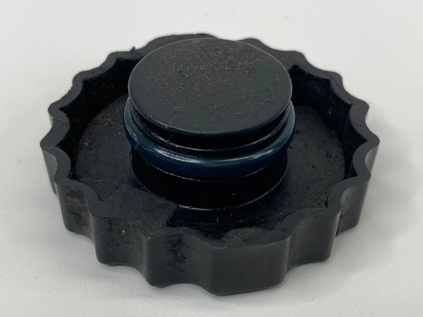 2008-2010 CHRYSLER TOWN & COUNTRY POWER STEERING FLUID RESERVOIR TANK COVER CAP