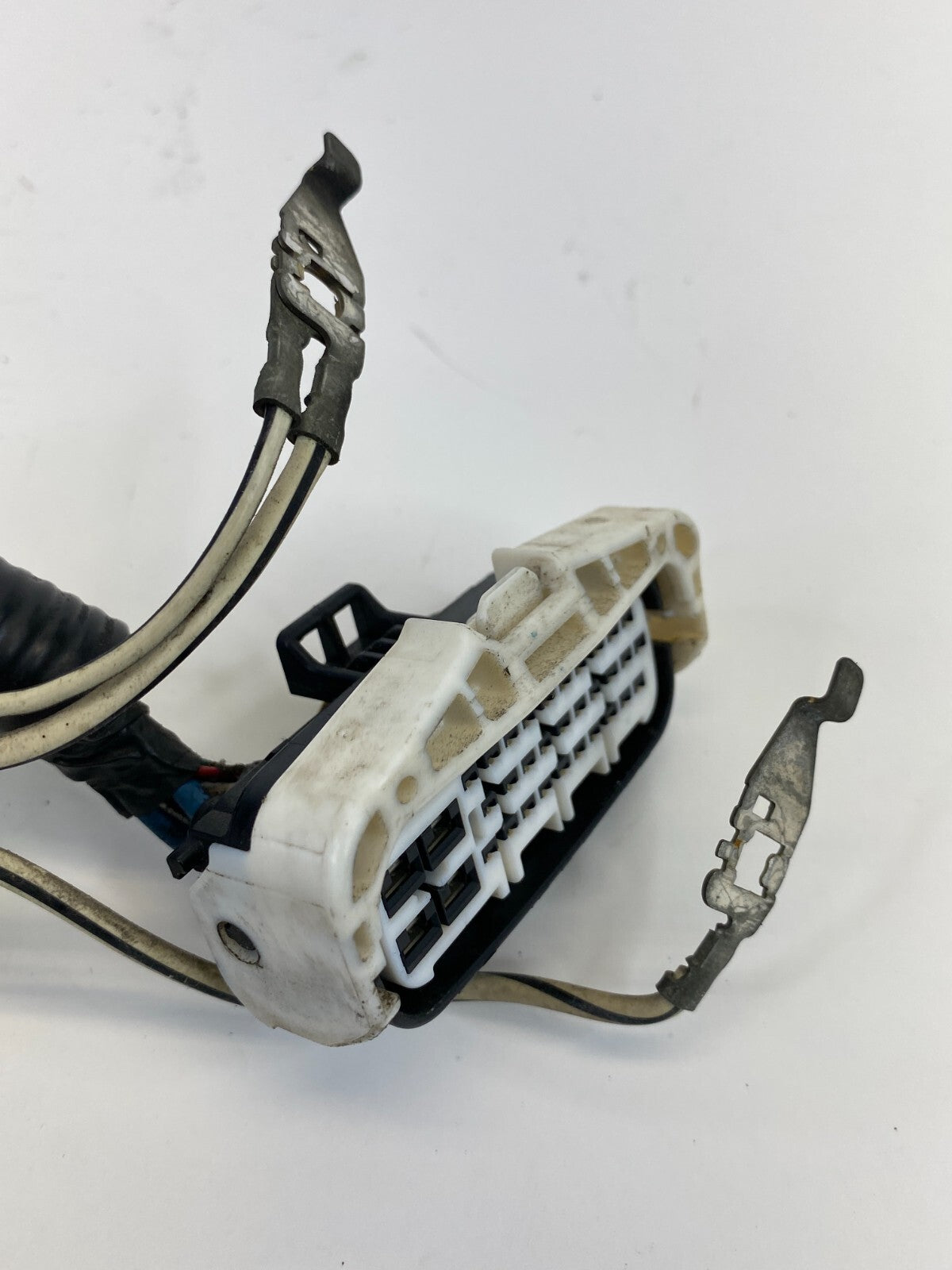 2002 2003 Lexus ES300 3.0L FWD ABS Anti Lock Brake Pump Connector Plug OEM